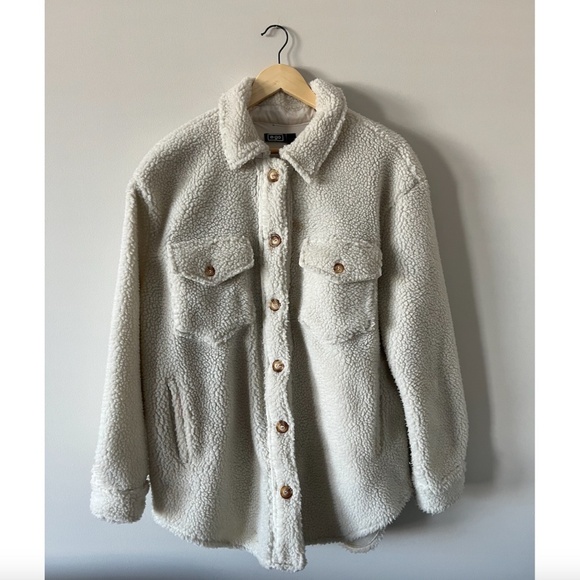 Jackets & Blazers - Oversized Teddy Sherpa Shacket (size large)